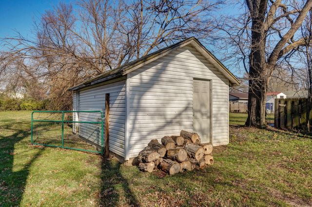 4221 W Maple Street, Springfield, MO 65802