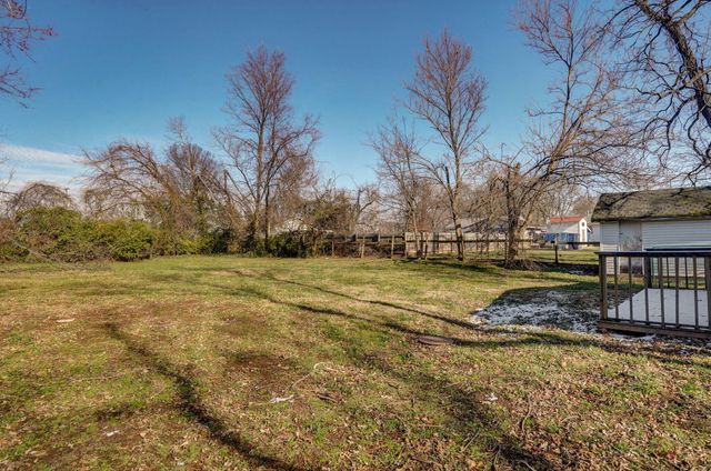 4221 W Maple Street, Springfield, MO 65802