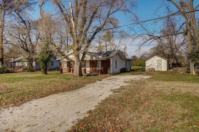 4221 W Maple Street, Springfield, MO 65802