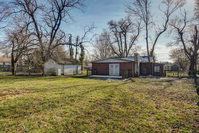 4221 W Maple Street, Springfield, MO 65802