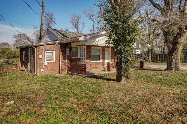 4221 W Maple Street, Springfield, MO 65802
