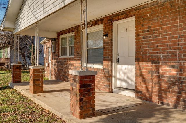 4221 W Maple Street, Springfield, MO 65802