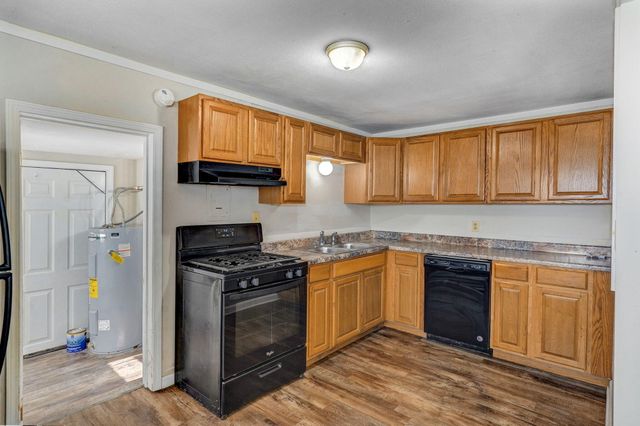 4221 W Maple Street, Springfield, MO 65802