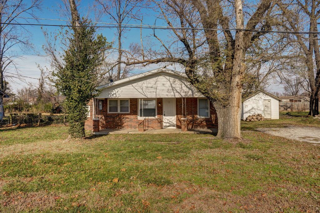 4221 W Maple Street, Springfield, MO 65802