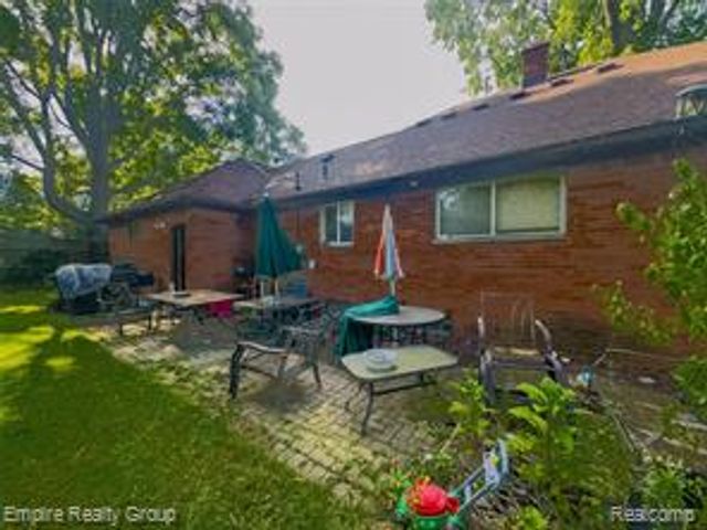 2766 W Huron Street, Waterford, MI 48328
