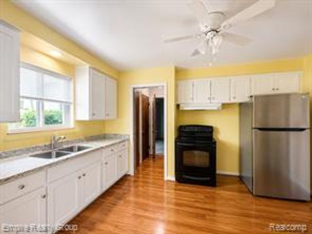 2766 W Huron Street, Waterford, MI 48328