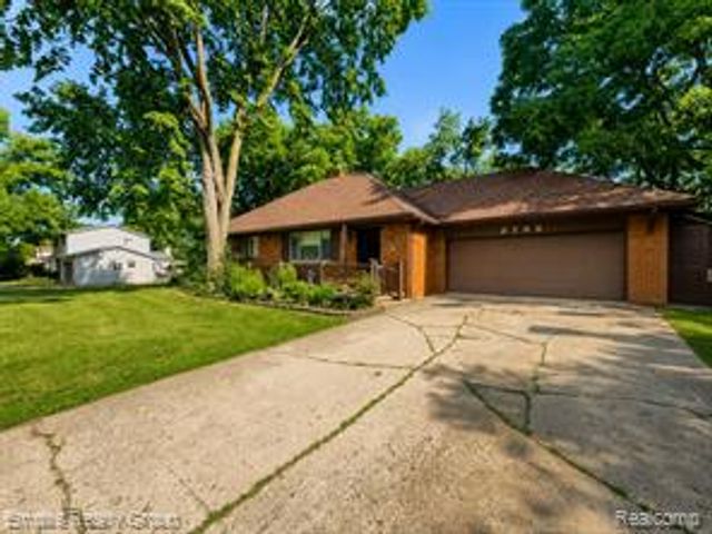 2766 W Huron Street, Waterford, MI 48328
