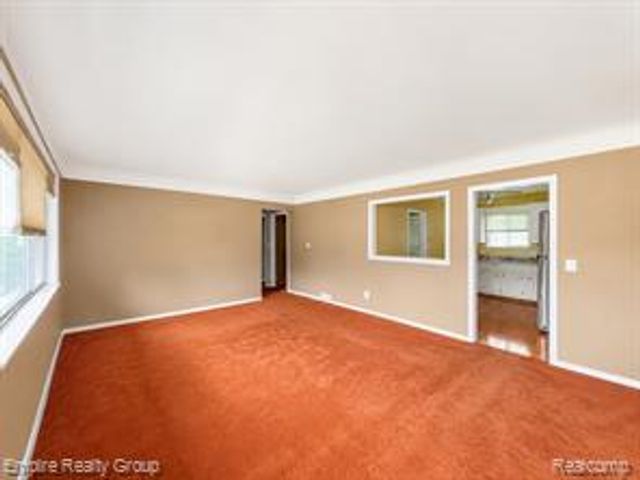 2766 W Huron Street, Waterford, MI 48328
