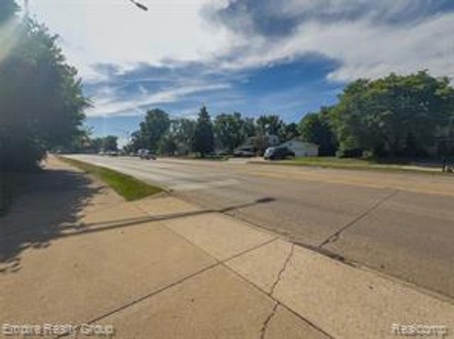 2766 W Huron Street, Waterford, MI 48328
