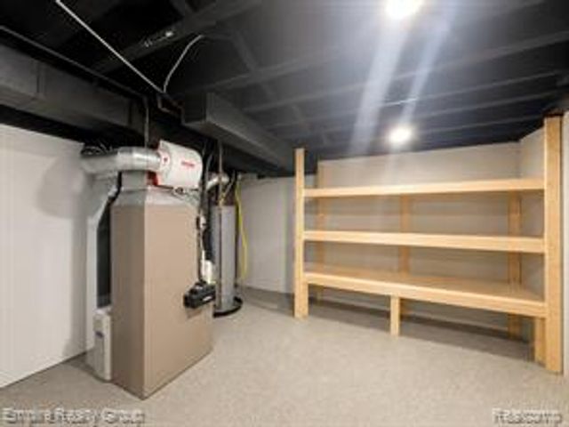 2766 W Huron Street, Waterford, MI 48328