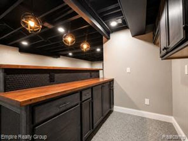 2766 W Huron Street, Waterford, MI 48328