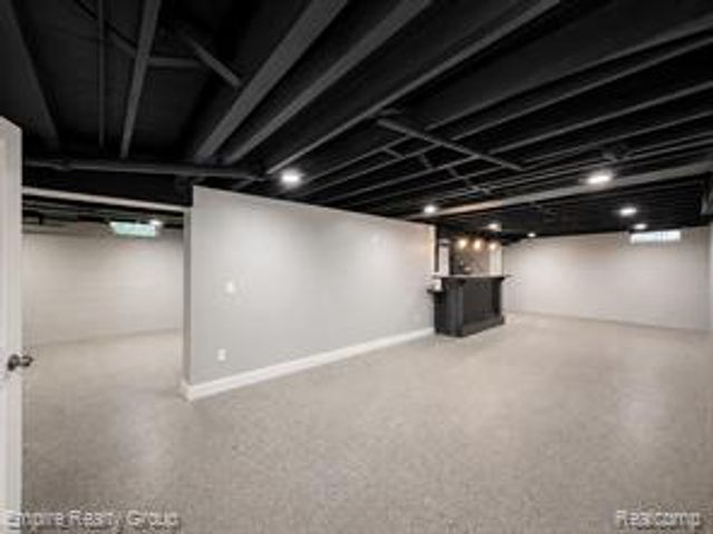 2766 W Huron Street, Waterford, MI 48328