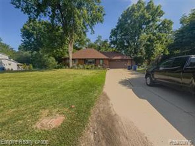 2766 W Huron Street, Waterford, MI 48328