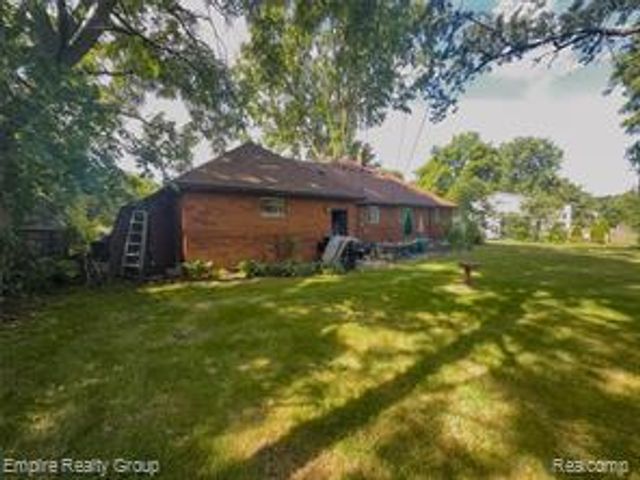 2766 W Huron Street, Waterford, MI 48328