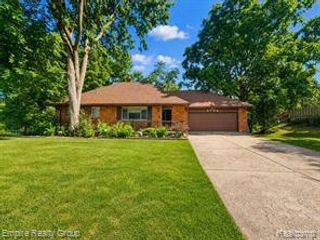 2766 W Huron Street, Waterford, MI 48328