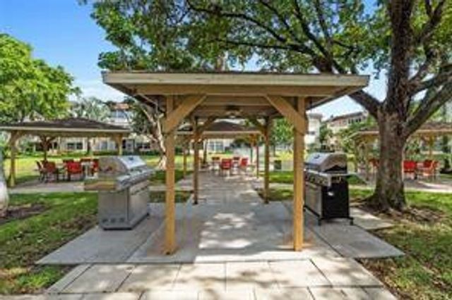 5151 W Oakland Park Boulevard 204, Lauderdale Lakes, FL 33313