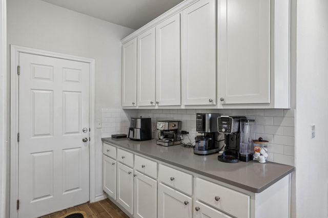 140 Limonite LN, Liberty Hill, TX 78642