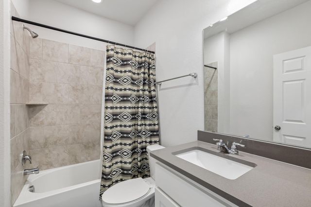 140 Limonite LN, Liberty Hill, TX 78642