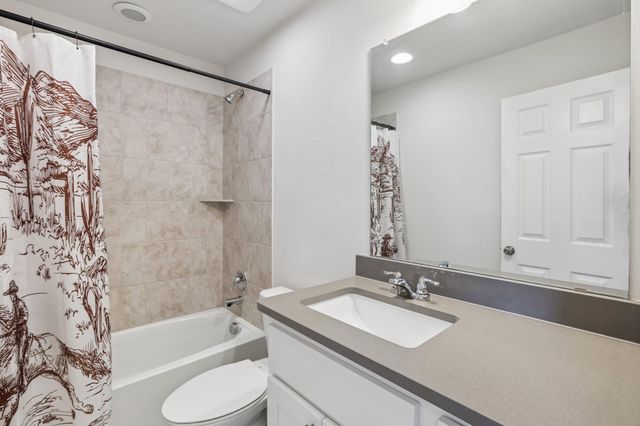 140 Limonite LN, Liberty Hill, TX 78642