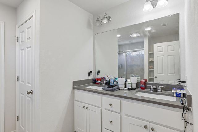 140 Limonite LN, Liberty Hill, TX 78642