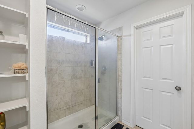 140 Limonite LN, Liberty Hill, TX 78642