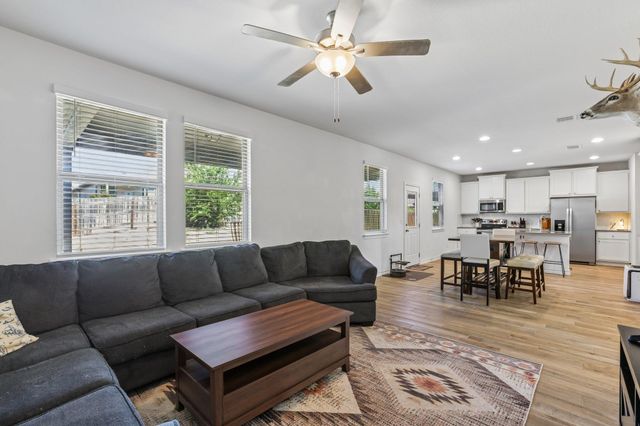 140 Limonite LN, Liberty Hill, TX 78642