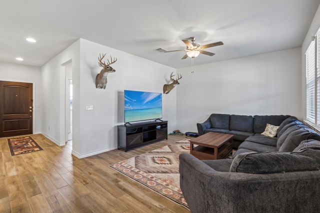 140 Limonite LN, Liberty Hill, TX 78642