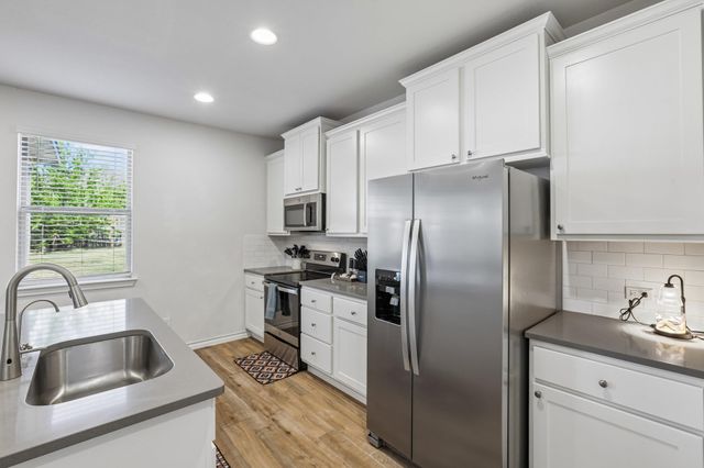 140 Limonite LN, Liberty Hill, TX 78642