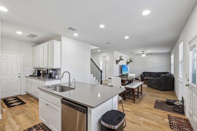 140 Limonite LN, Liberty Hill, TX 78642