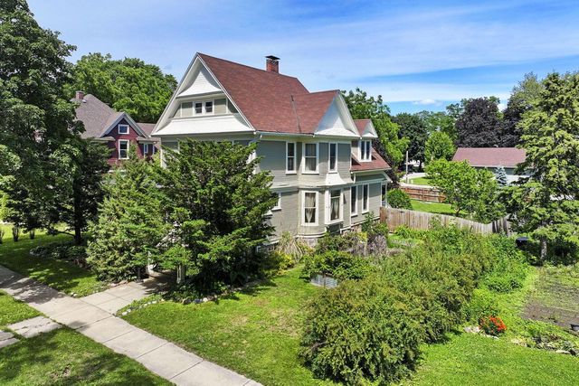 215 S Washington STREET, Elkhorn, WI 53121