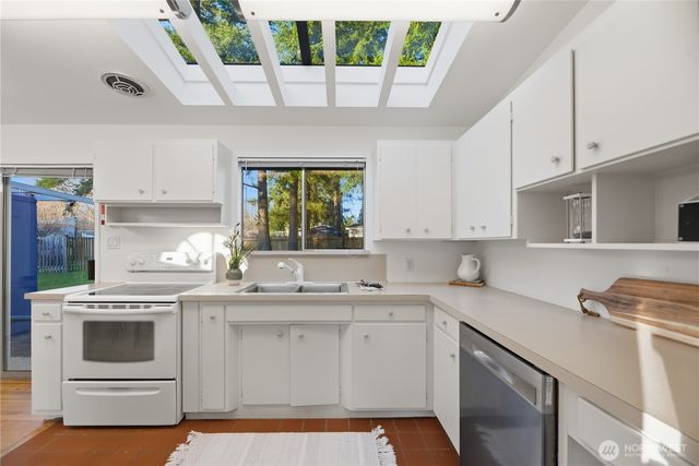 9004 NE 178th Street, Bothell, WA 98011