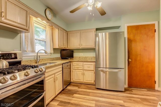 10 Ridge Way, Fanwood Boro, NJ 07023