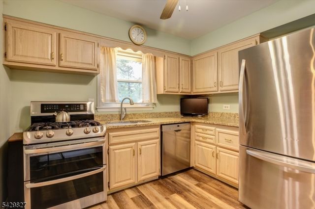 10 Ridge Way, Fanwood Boro, NJ 07023