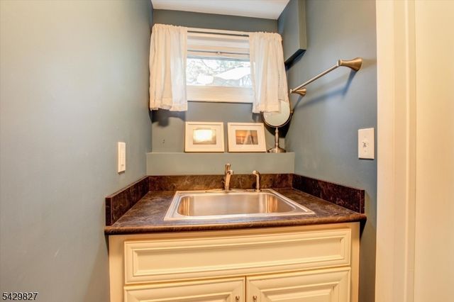 10 Ridge Way, Fanwood Boro, NJ 07023
