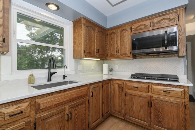 334 Maple WAY S, Waukesha, WI 53188