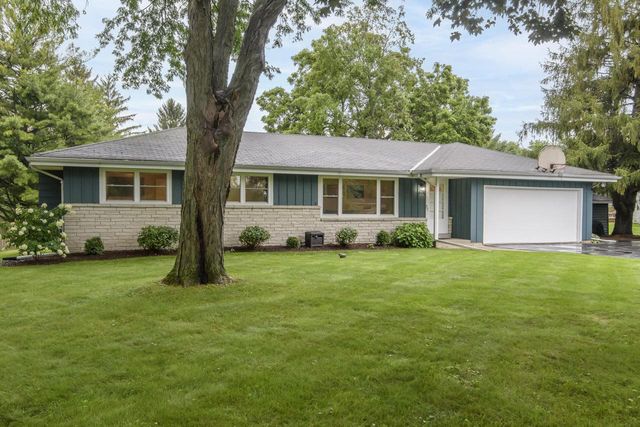 334 Maple WAY S, Waukesha, WI 53188