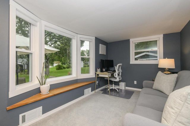 334 Maple WAY S, Waukesha, WI 53188