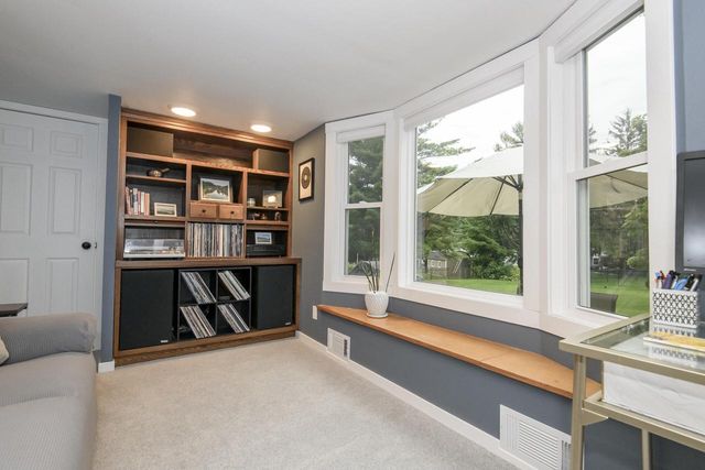 334 Maple WAY S, Waukesha, WI 53188