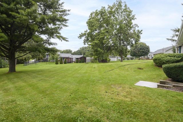 334 Maple WAY S, Waukesha, WI 53188