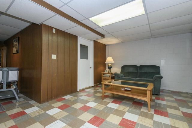 334 Maple WAY S, Waukesha, WI 53188