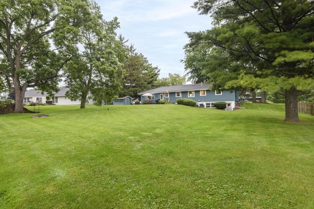 334 Maple WAY S, Waukesha, WI 53188