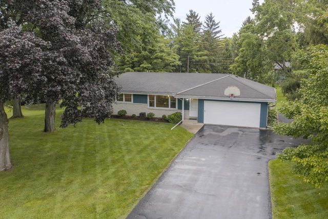 334 Maple WAY S, Waukesha, WI 53188