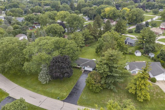 334 Maple WAY S, Waukesha, WI 53188