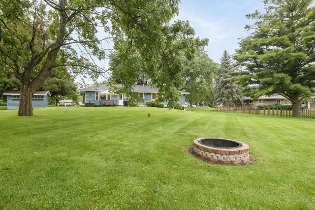 334 Maple WAY S, Waukesha, WI 53188