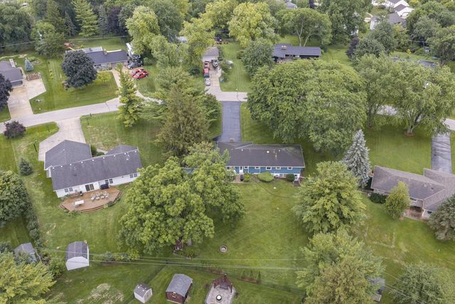 334 Maple WAY S, Waukesha, WI 53188
