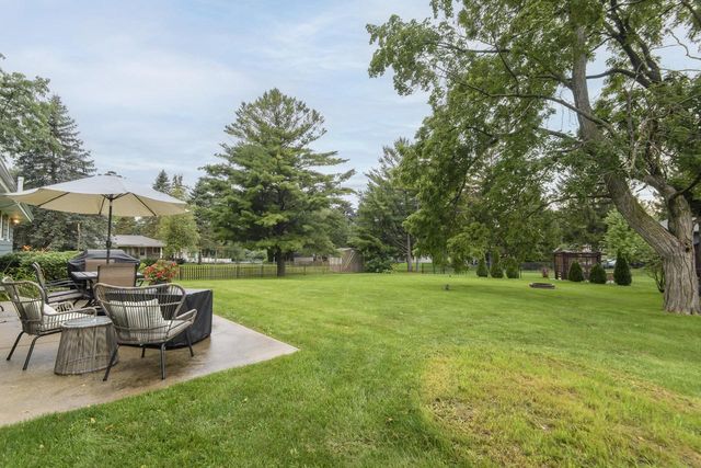 334 Maple WAY S, Waukesha, WI 53188