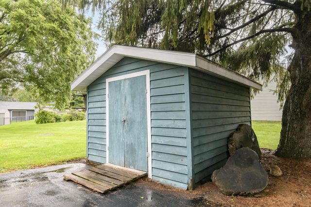 334 Maple WAY S, Waukesha, WI 53188