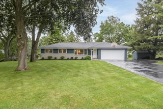 334 Maple WAY S, Waukesha, WI 53188
