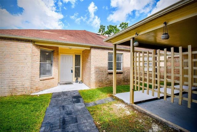 3926 Summit Valley Drive, Houston, TX 77082