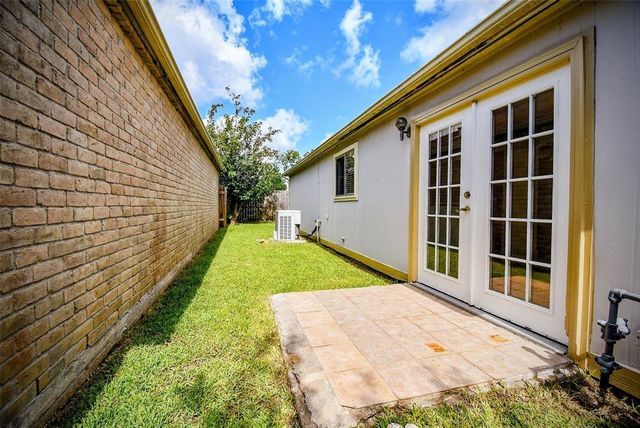 3926 Summit Valley Drive, Houston, TX 77082